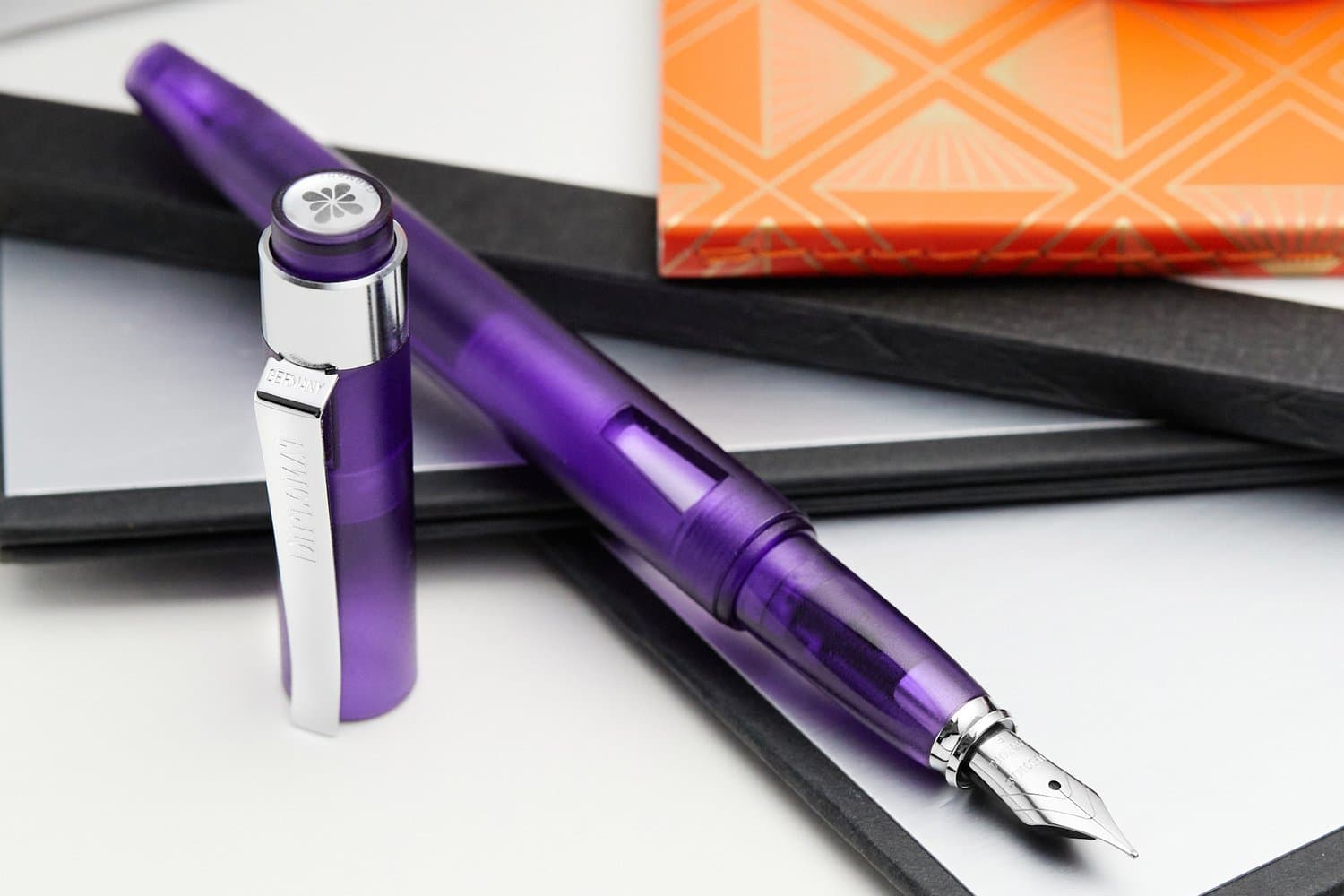 Stilou DIPLOMAT Magnum, cu penita B, din otel inoxidabil - demo purple
