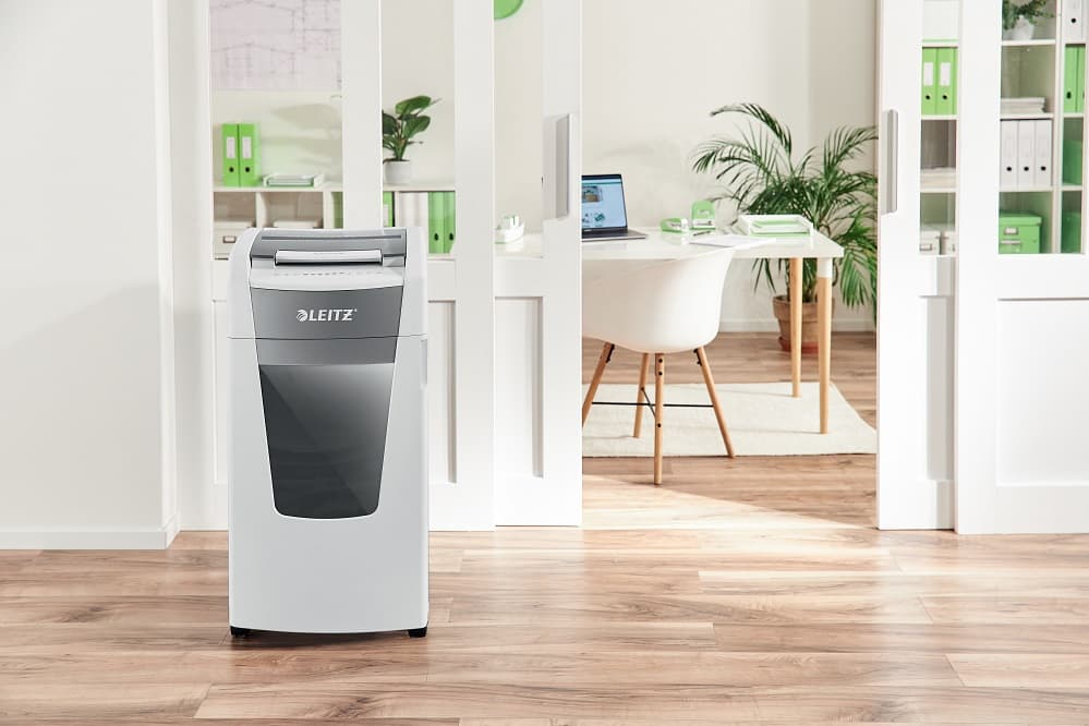 Distrugator documente automat LEITZ IQ Office, P4, cross-cut (confeti), 600 coli, cos 110l, alb-gri